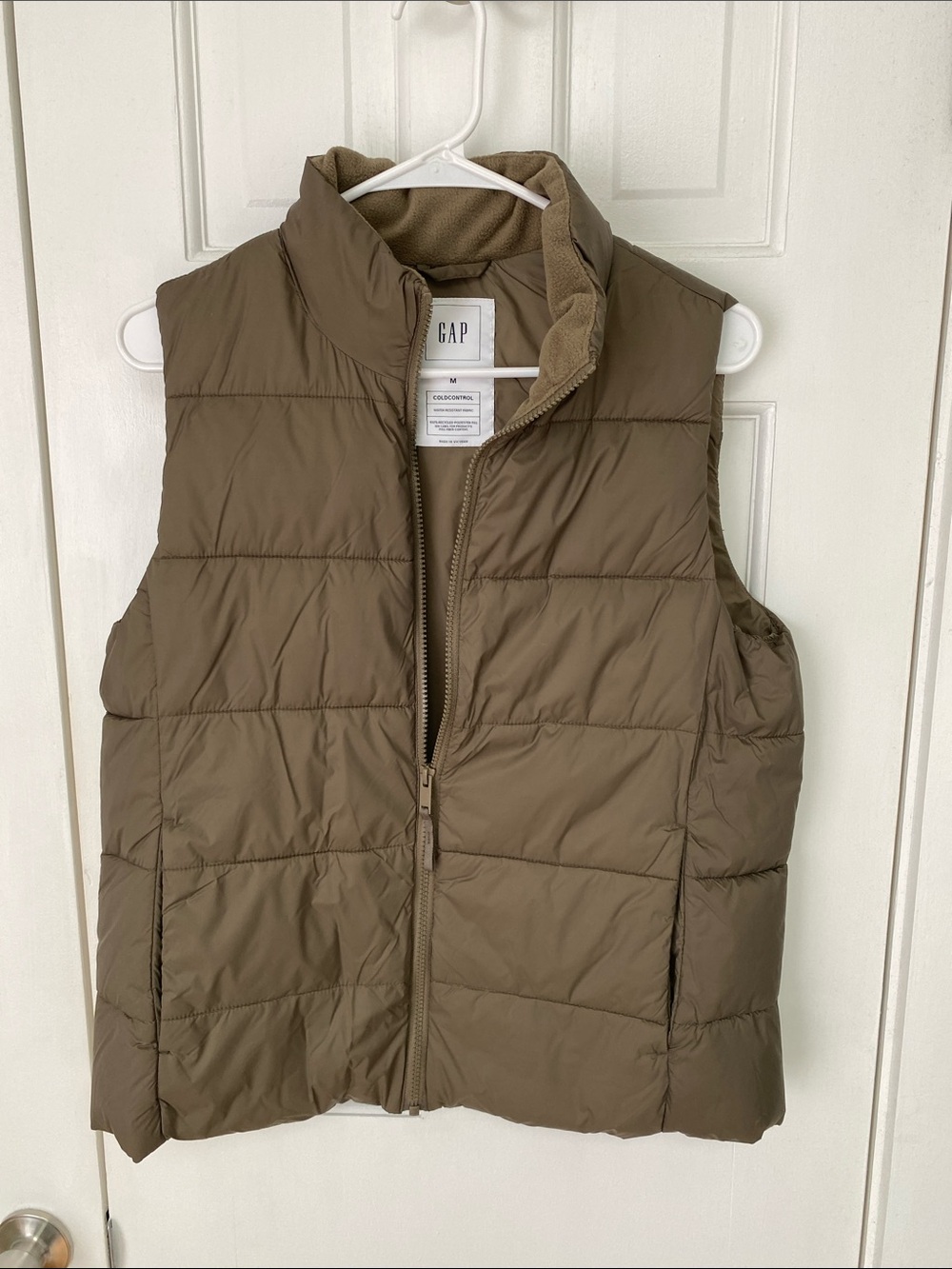 GAP Quilted Sleeveless Puffer Vest in Olive